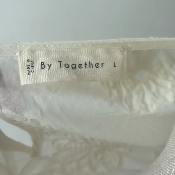 Top Tank Womens Size Large White Boxy Poplin Blouse 3D Floral Applique Textured - Picture 3 of 5